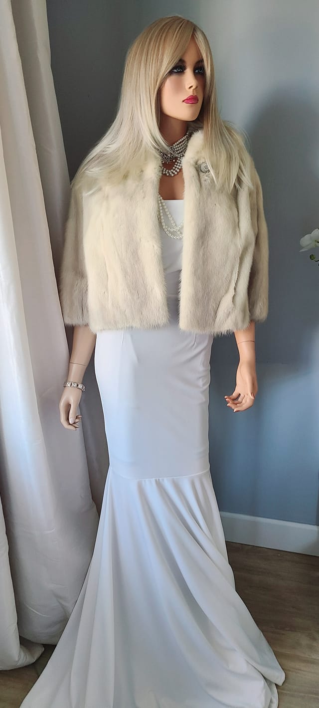 Luxury Vintage Mink Fur Jacket, REAL FUR Coat, Size SMALL Cropped Mink  Bolero, White Azurene Mink Coat, Heirloom Vintage Bridal Fur Shawl, Winter  Wedding Fur Stole, Old Hollywood Glamour