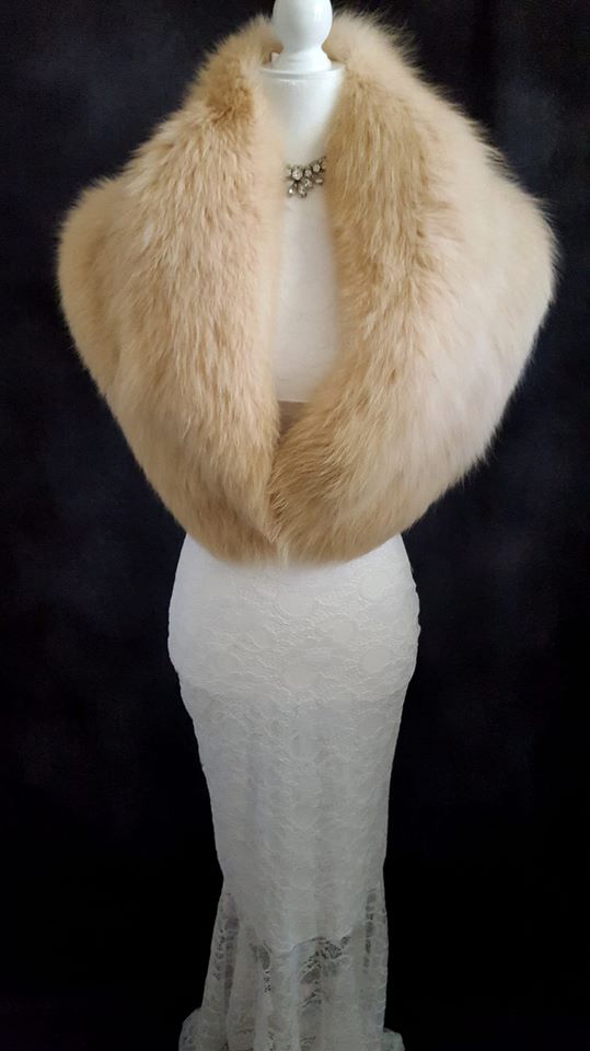 Luxury Vintage FOX Fur Stole , REAL FUR Bridal Fur Shawl , Peach Arctic Fox  Fur , Great Gatsby Party Fur, Old Hollywood Glamour Fur , Dream Vintage  Wedding, Winter Bridal Shawl