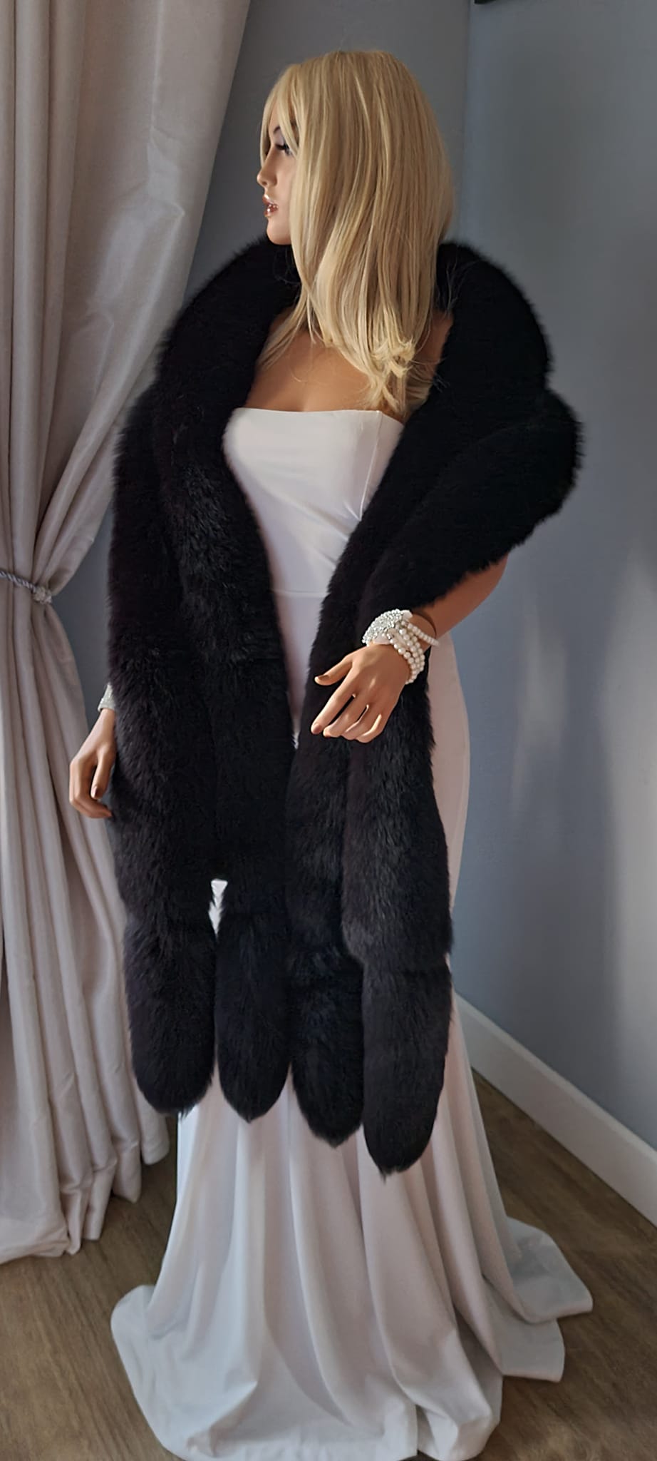 Luxury Vintage BLACK Fox Fur Stole with Tails, Real FUR Shawl, Large Fox  Fling, Luxury Wedding Fur, Old Hollywood Glamour Fur Wrap Boa, Deco Gatsby  Party Fur Cape